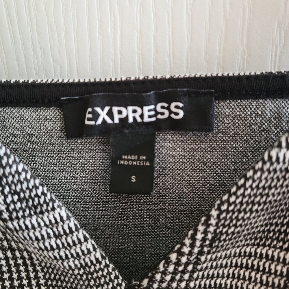 Houndstooth Cropped Tank - Picture 3 of 3